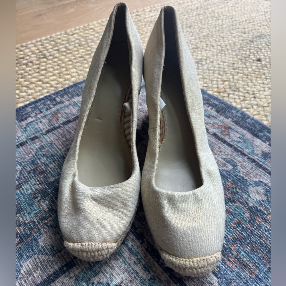 Espadrille wedge heels, beige and gold
